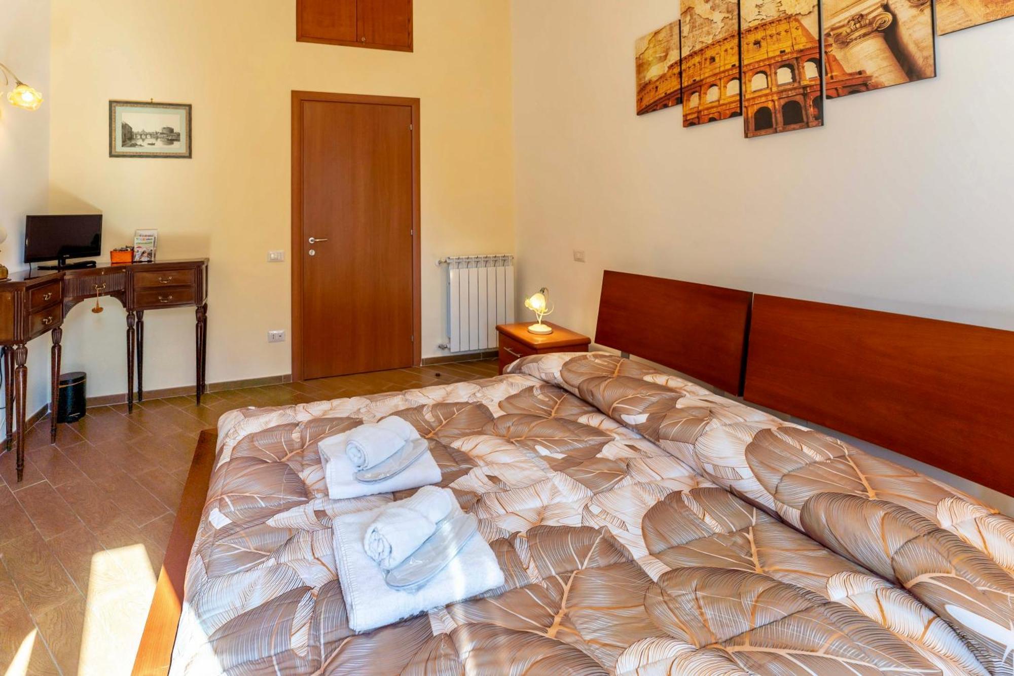 Miclad Colosseum Guest House Rome Exterior photo