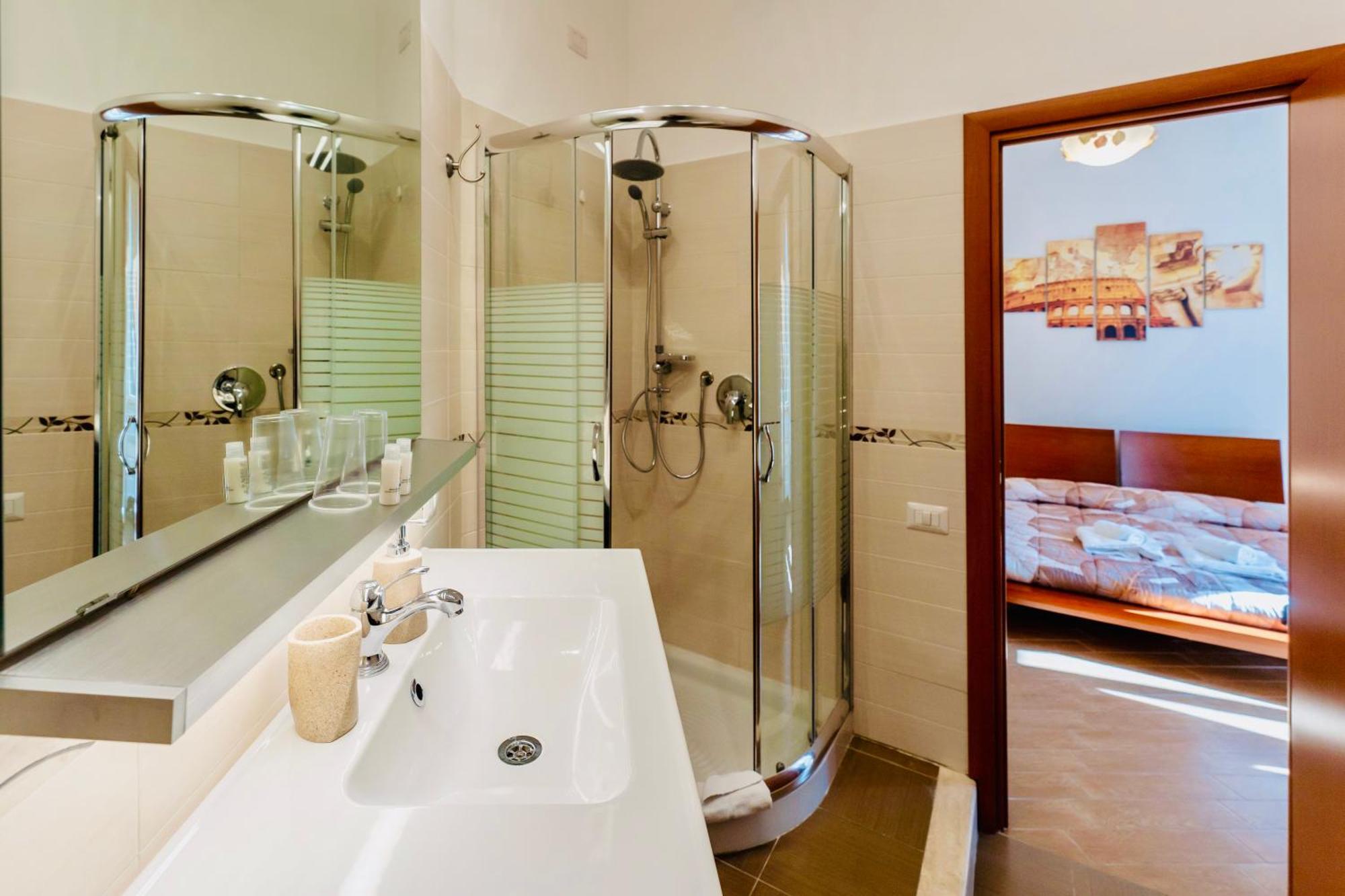 Miclad Colosseum Guest House Rome Exterior photo