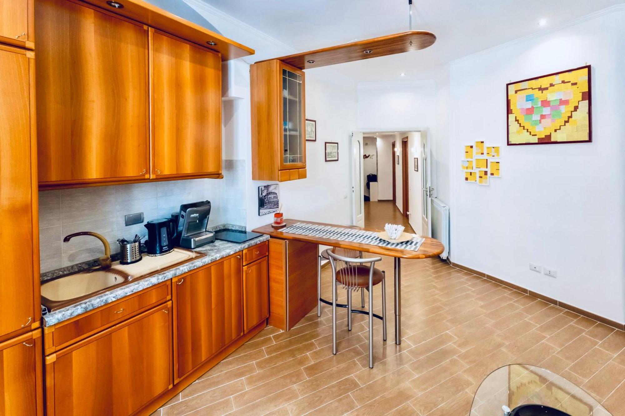 Miclad Colosseum Guest House Rome Exterior photo