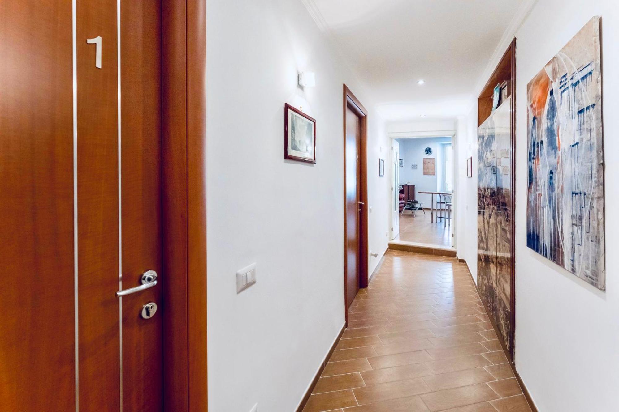 Miclad Colosseum Guest House Rome Exterior photo