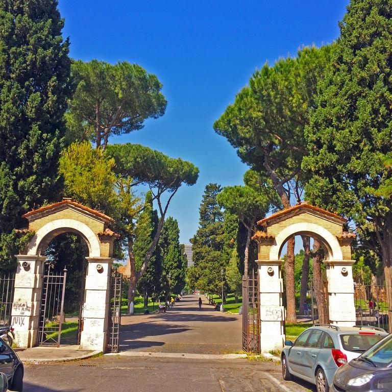 Miclad Colosseum Guest House Rome Exterior photo