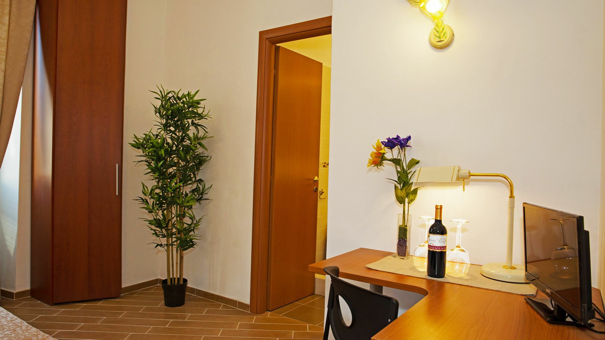 Miclad Colosseum Guest House Rome Exterior photo