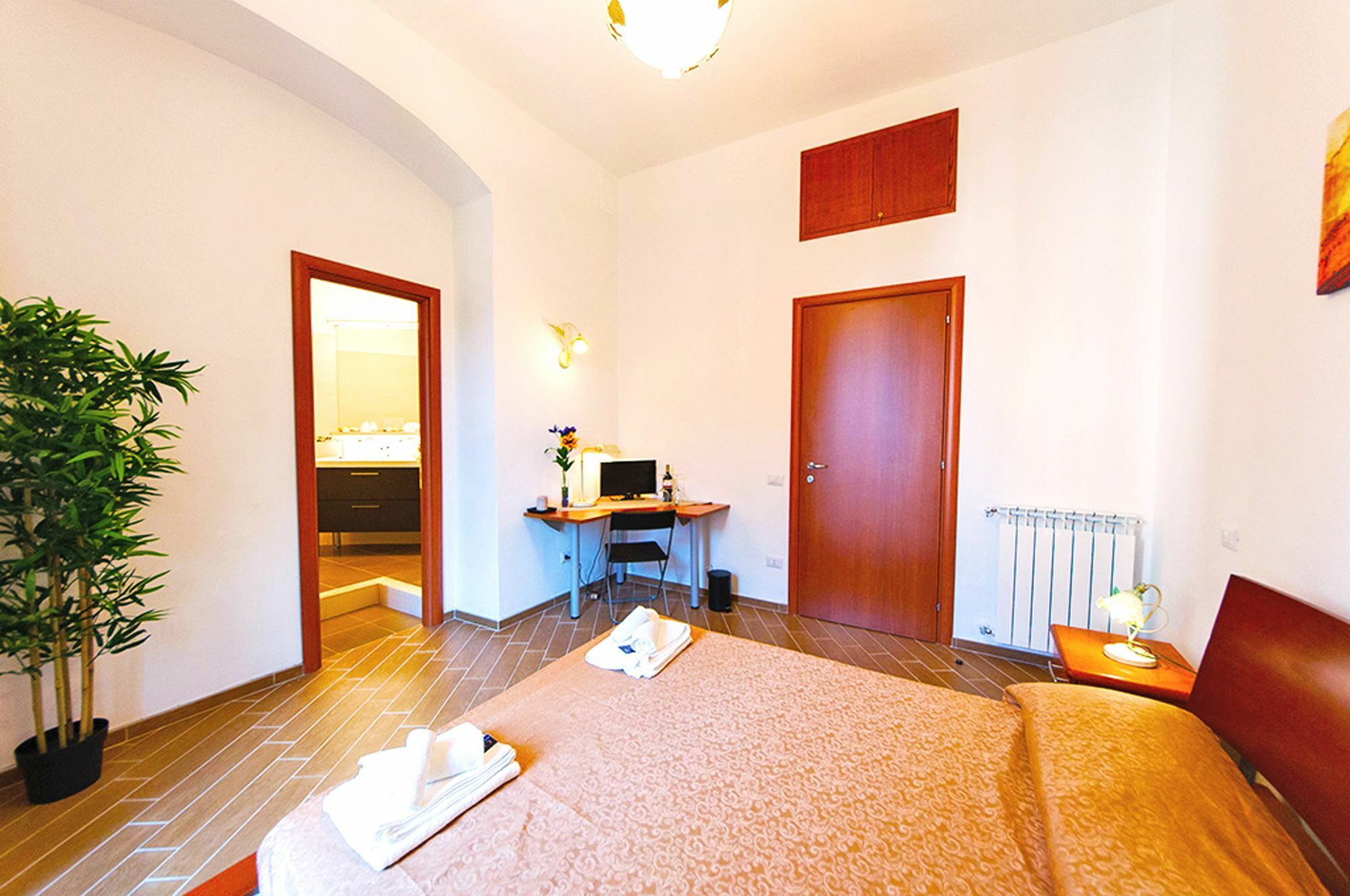 Miclad Colosseum Guest House Rome Exterior photo